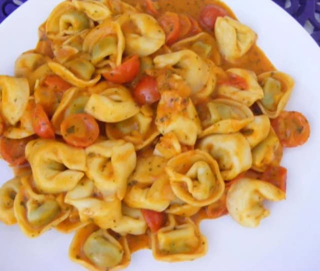 Jak zrobić tortellini ze szpinakiem - prosty przepis na pyszne danie Jak zrobić tortellini ze szpinakiem - prosty przepis na pyszne danie