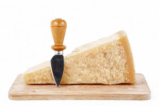 Parmezan do czego? Odkryj wyjątkowe zastosowania w kuchni Parmezan do czego? Odkryj wyjątkowe zastosowania w kuchni