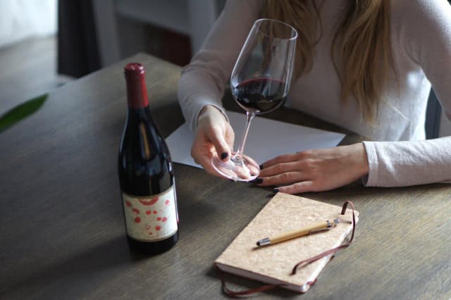 Jak degustować wino: Kluczowe kroki, które musisz znać Jak degustować wino: Kluczowe kroki, które musisz znać