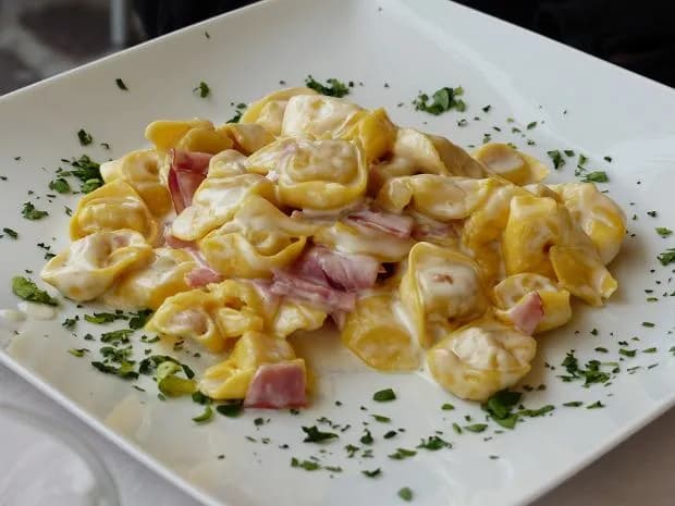 Jak zrobić tortellini z mięsem – prosty przepis na domowy obiad Jak zrobić tortellini z mięsem – prosty przepis na domowy obiad